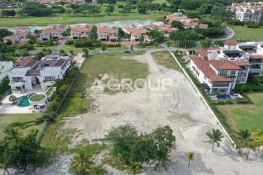 Large vacant beachfront lot inside Buena Ventura luxury golf resort Panama