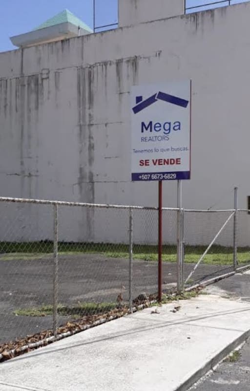 Large RM2-zoned Land in Coco del Mar