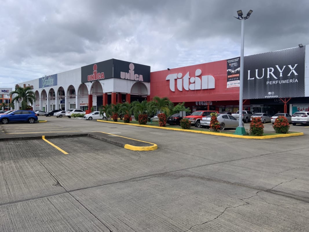 Multi-storefront commercial shopping space with parking lot Los Pueblos Panama