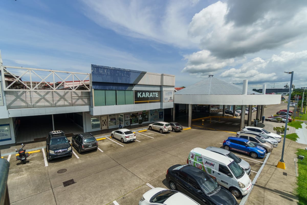 Exterior shopping plaza with parking and retail stores Villa Lucre Panama