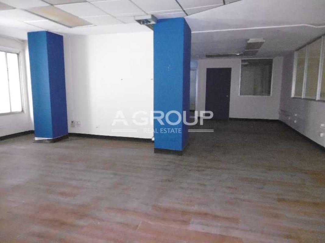 Large mezzanine level open space for office or showroom use in commercial building Marbella Panama