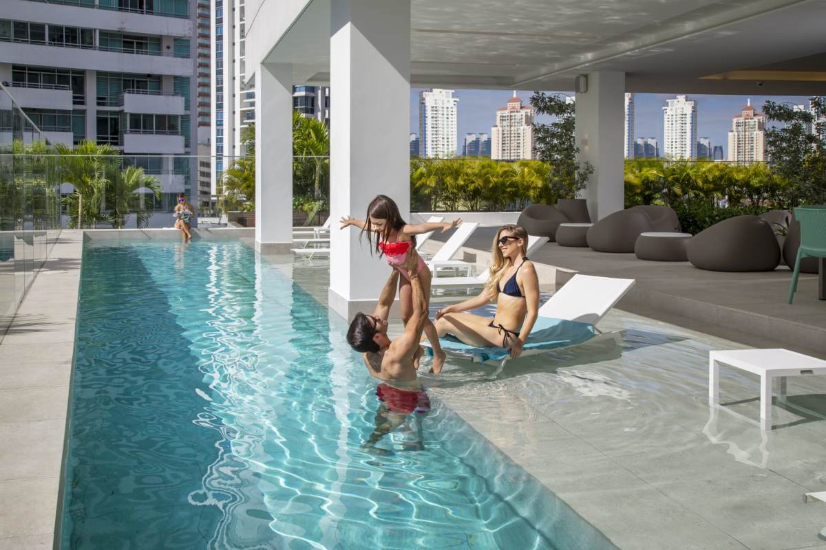 Infinity edge pool with sun deck and skyline views at Riviera del Golf Panama