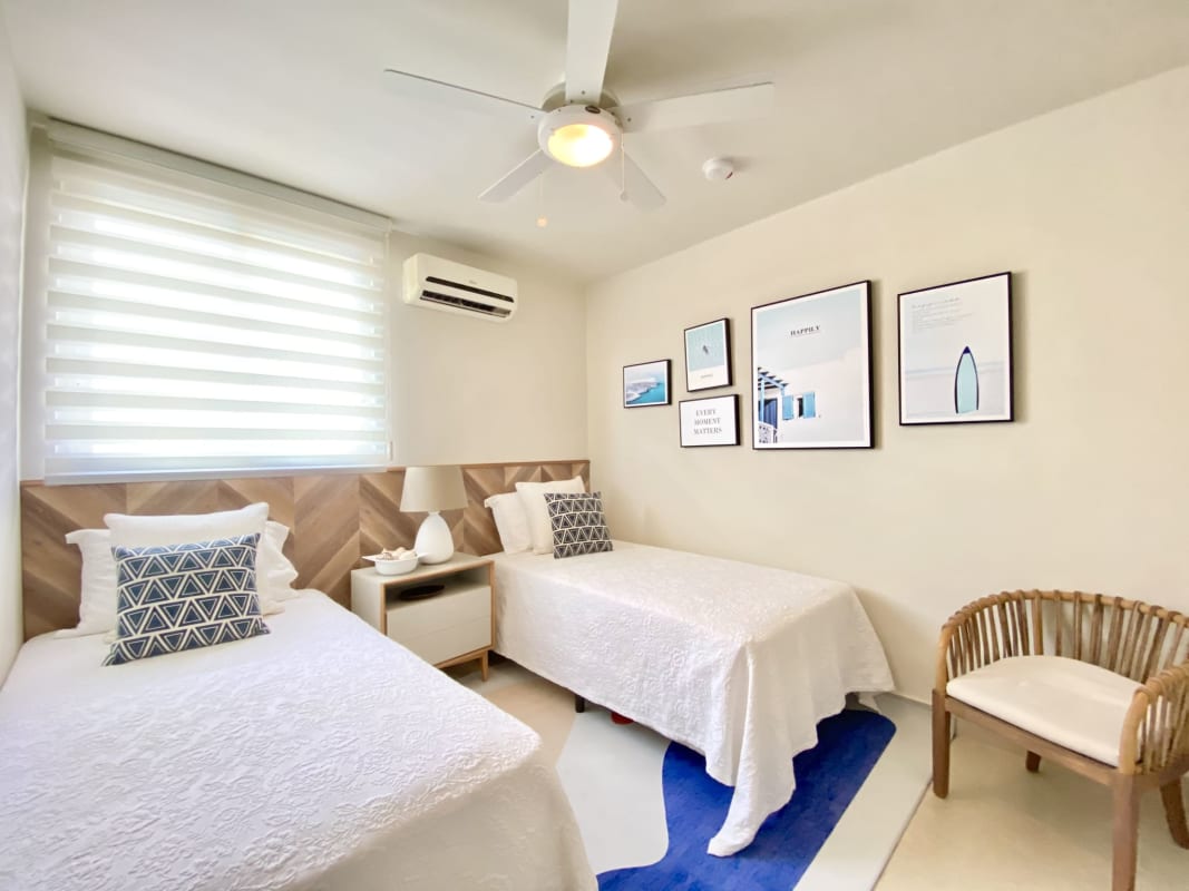 Bedroom with study desk, accent wall, modern design at Torres de Versalles II Panama