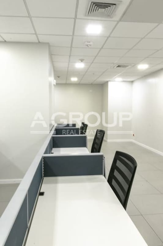 Spacious modular cubicle workspace in Tower Financial Center Panama City