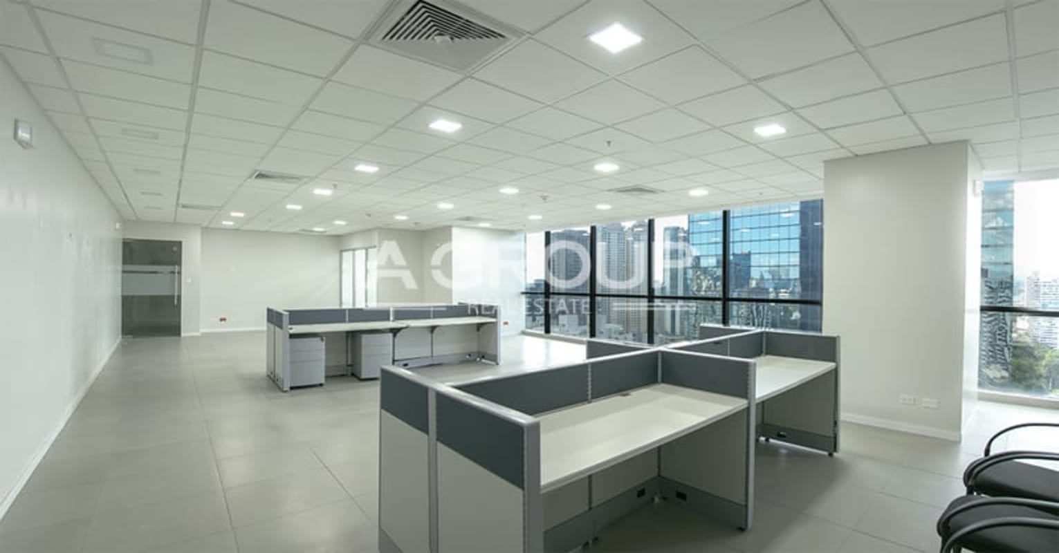 Modern office with glass partitions at Tower Financial Center Calle 50 Panama