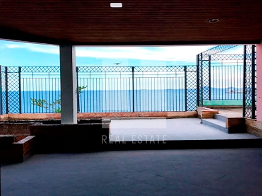 Spacious entertainment lounge with bar area penthouse in Coco del Mar Panama