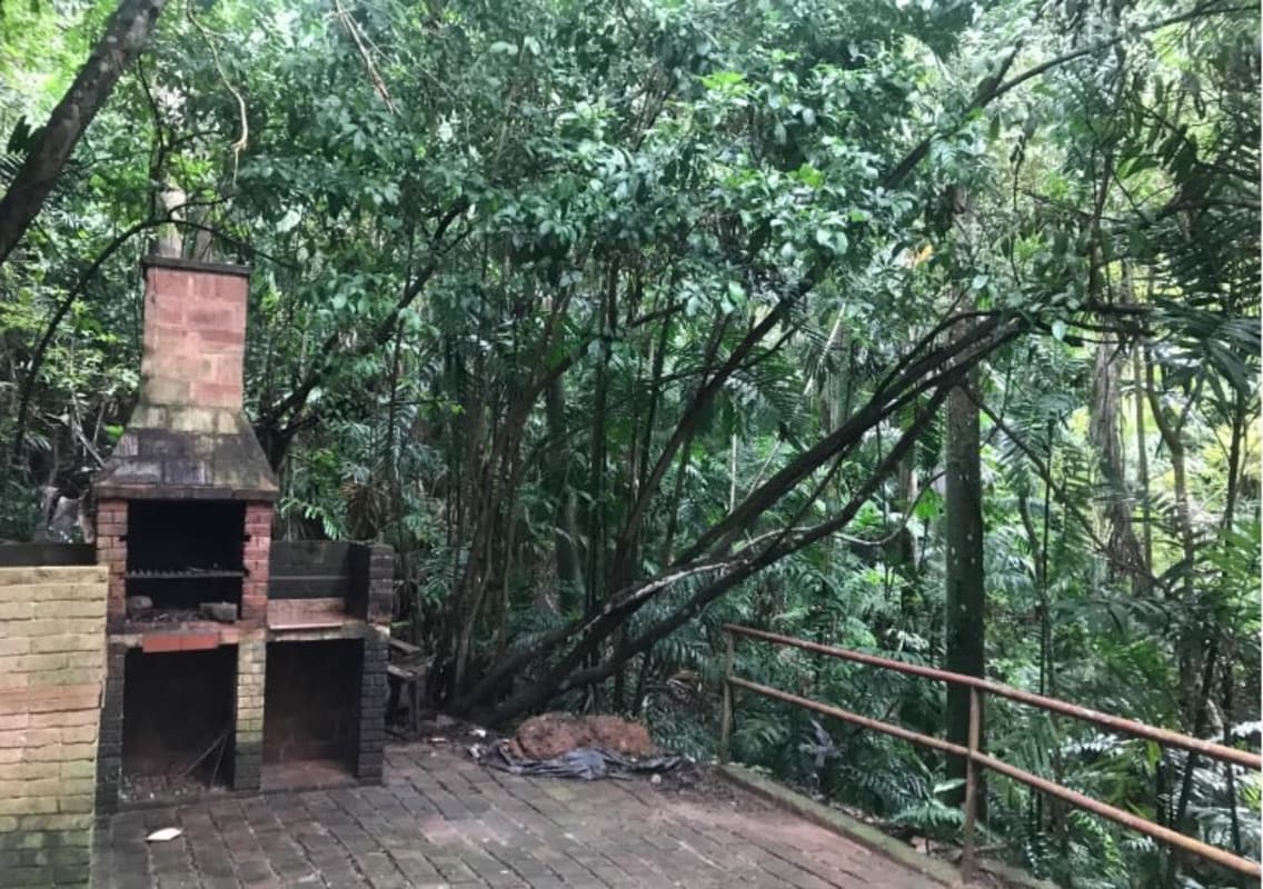 Bright bedroom with window, split AC, curtains, classic design in Herrick Heights Panama