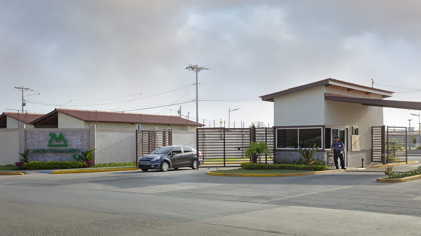 Main gated entry with security booth Montemadero Panama Este suburban homes