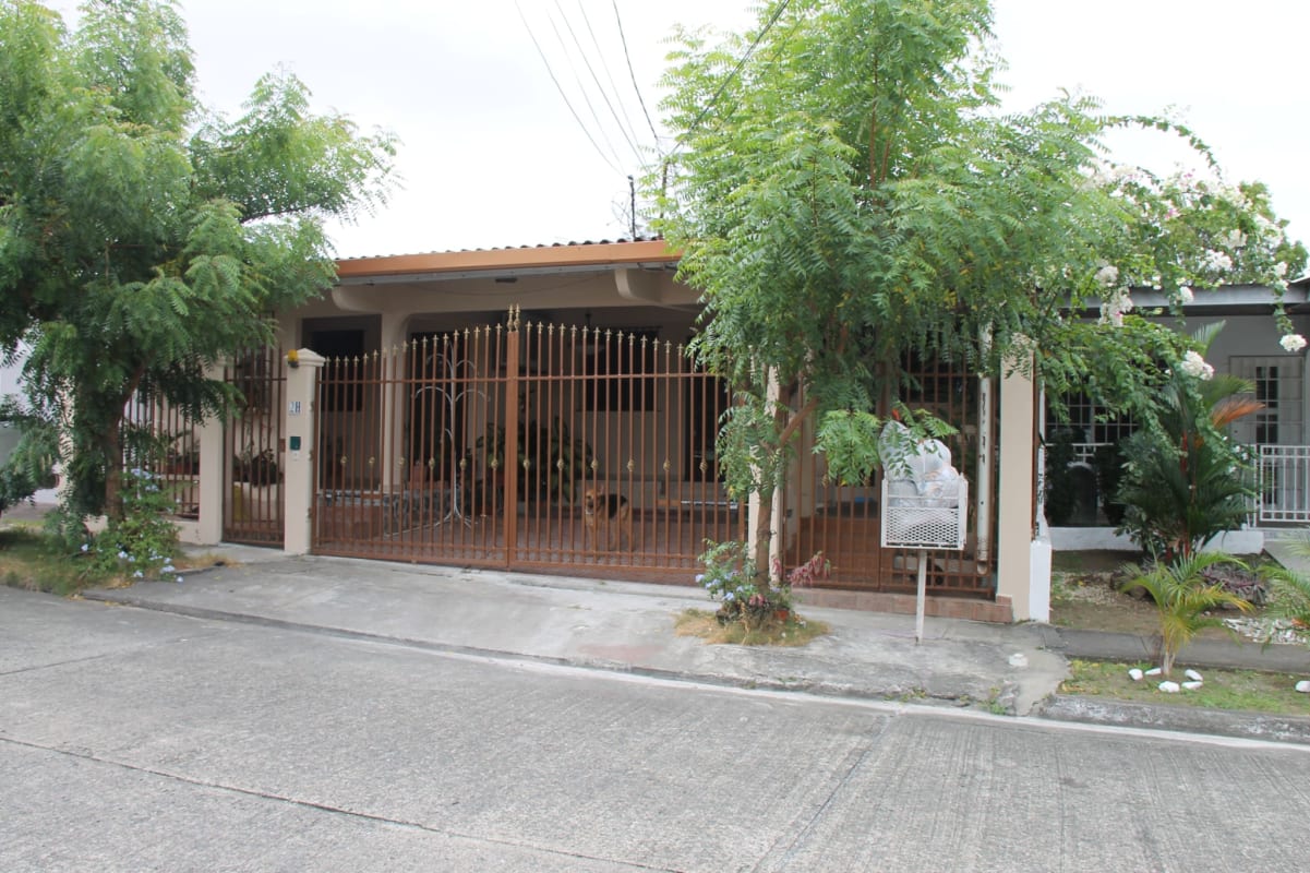 Covered terrace patio facing garden in El Bosque Panama residential house for sale