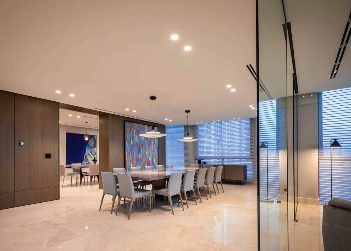 Open-concept living and dining with floor-to-ceiling ocean view windows, luxury apartment Punta Pacifica Panama