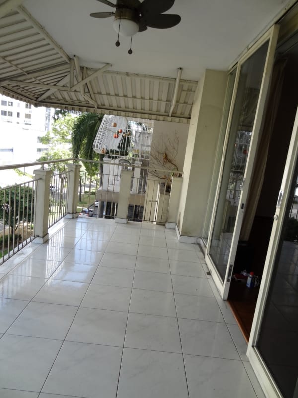 Dining and living area with wood flooring ceiling fans PH Entremares Via Argentina