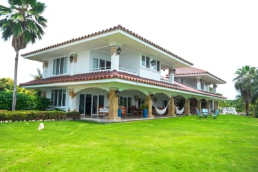 Mediterranean-style large covered terrace with lounge area and garden views Río Hato Panama