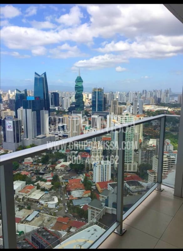 Luxury 2BR Apartment with Balcony Bay View in PH Yacht Club