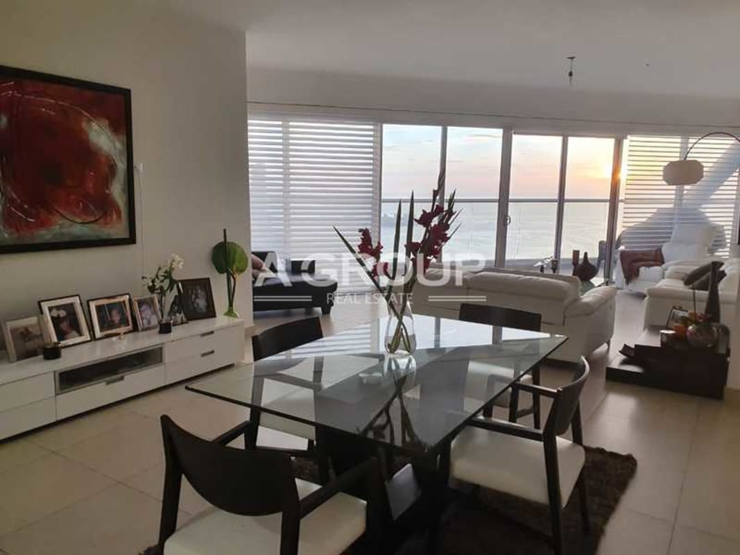 Contemporary dining room and living space with skyline and ocean views PH Rivage Tower Panama