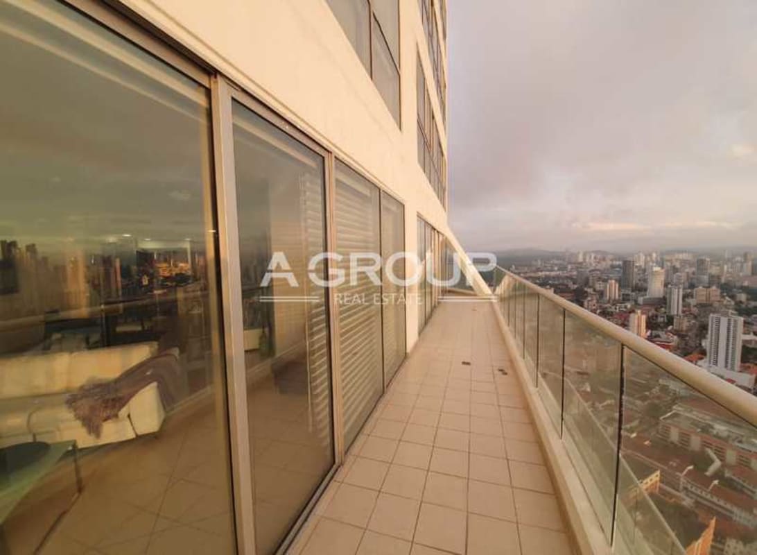 Private balcony overlooking Pacific Ocean and skyline in PH Rivage Avenida Balboa Panama
