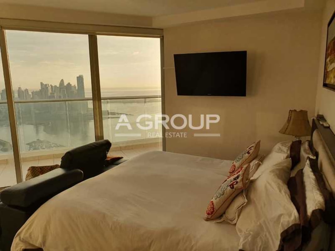 Luxurious master bedroom with skyline and sea views floor-to-ceiling windows PH Rivage Panama