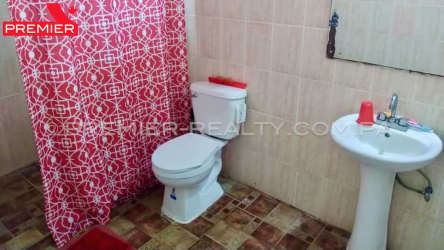 Large grassy yard with country home fenced in Las Guias de Occidente Panama