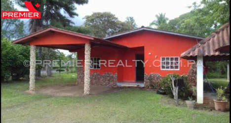 Basic tiled bathroom with pedestal sink country rental Las Guias Santa Clara