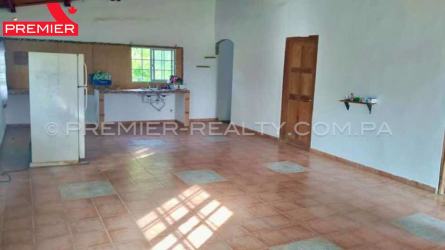 Spacious rustic kitchen dining with tile floors countryside rental Panama