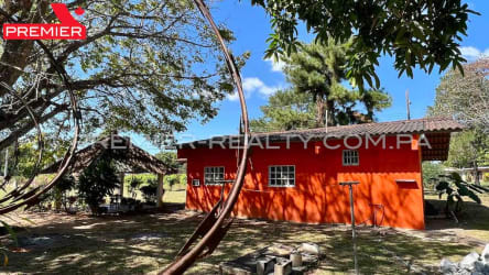 Rustic gazebo and large garden countryside home for rent Las Guias Panama