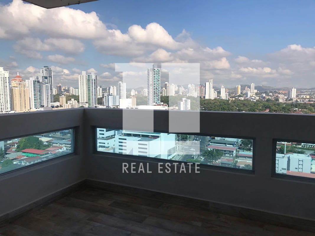 Wraparound balcony panoramic city and ocean views PH The View Panama