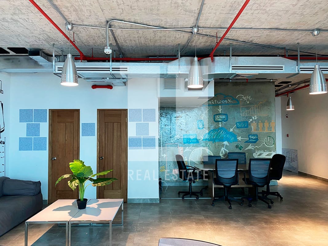 Collaborative modern office with industrial ceiling, creative graphics, meeting table PH Financial Park Panama