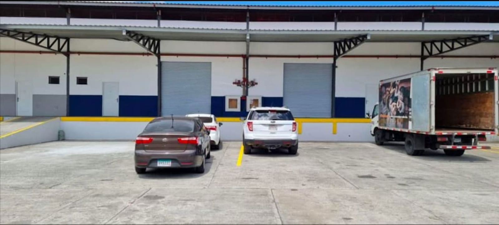 Warehouse with accessibility ramp and parking PH Tocumen Logistic Center Panama