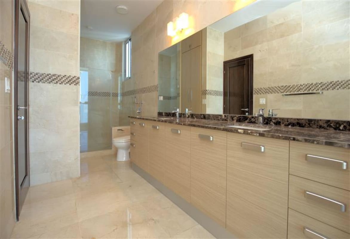 Empty bedroom with city view windows, tile flooring in PH Aventura Punta Paitilla Panama