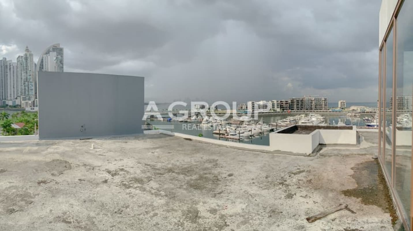 Ocean Reef 4BR Penthouse w/ Roof Pool & Marina View