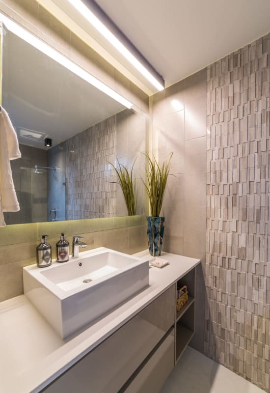 Guest powder room with vessel sink and decorative accents PH Cangrejo Suites