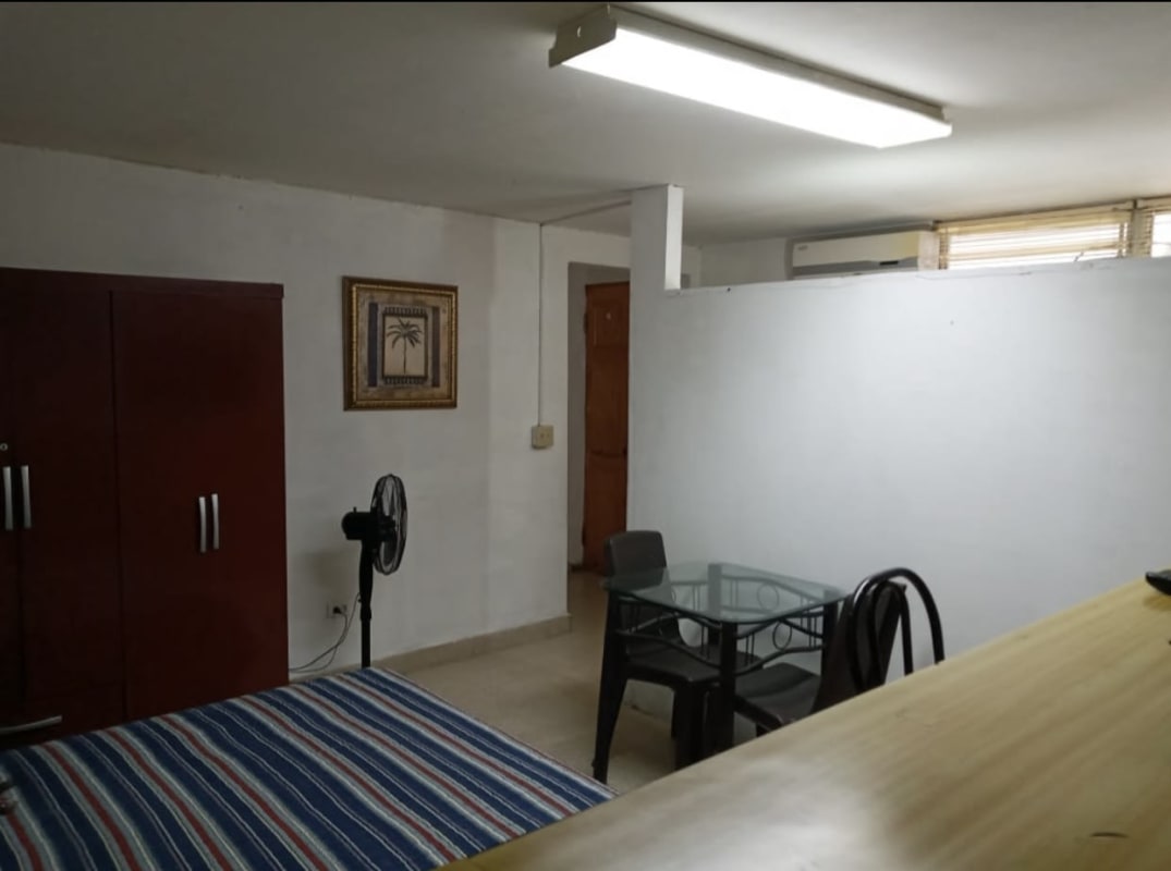 Studio with TV, desk, wardrobe, air conditioning in Villa de las Fuentes Panama City
