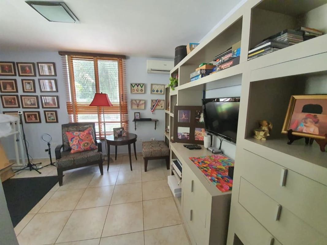 Contemporary kitchen with granite counters, cabinetry, appliances in Betania Panama