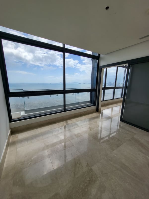 Luxury Oceanfront 4BR Condo with Terrace Costa del Este