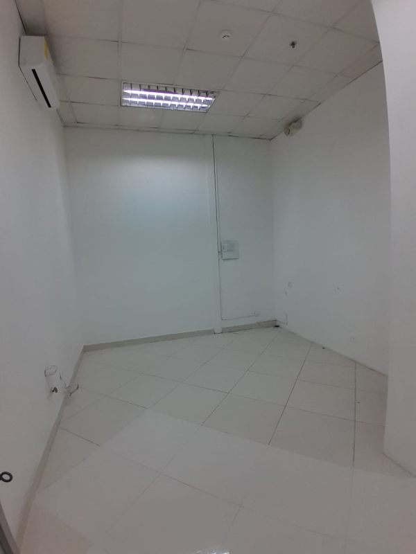 Affordable office or warehouse unit for rent with tiled floor Plaza Tocumen Panama City