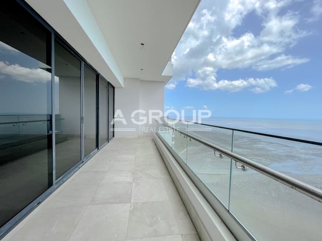 Panoramic ocean and skyline view from spacious living room PH Matisse Costa del Este