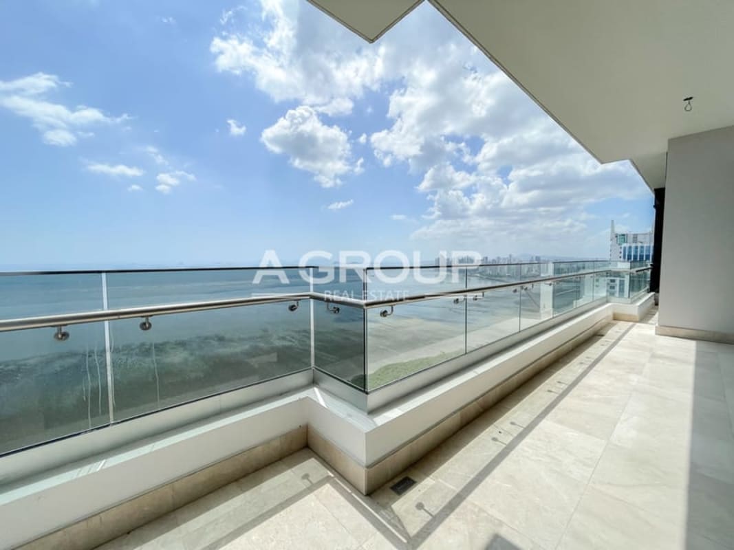 High-end kitchen with island and Pacific Ocean views in PH Matisse Costa del Este