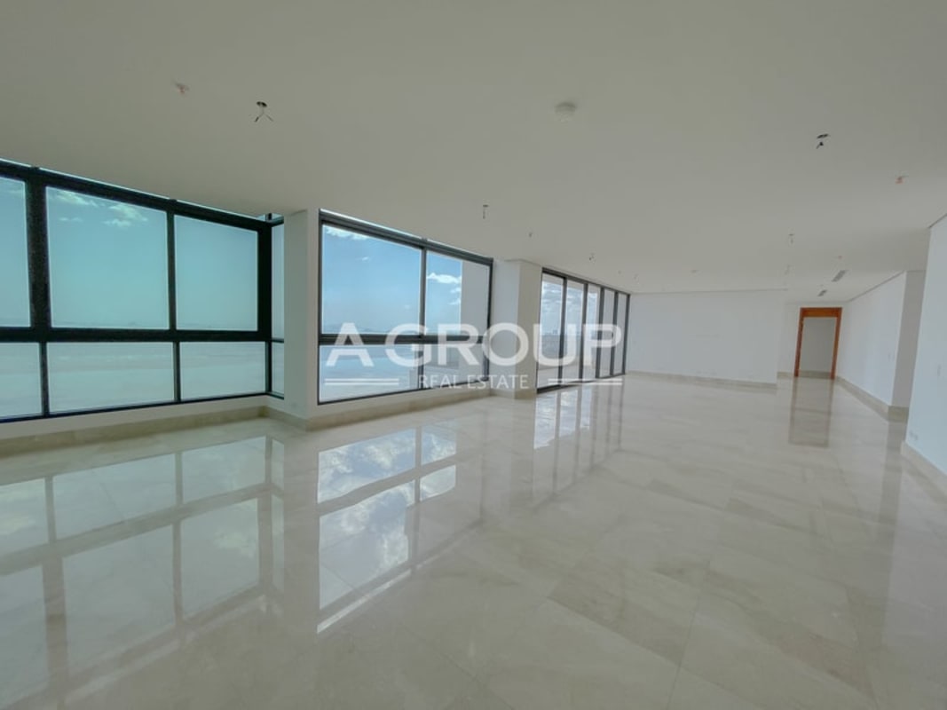 Luxury bathroom in penthouse with marble finishes and double sinks PH Matisse Costa del Este