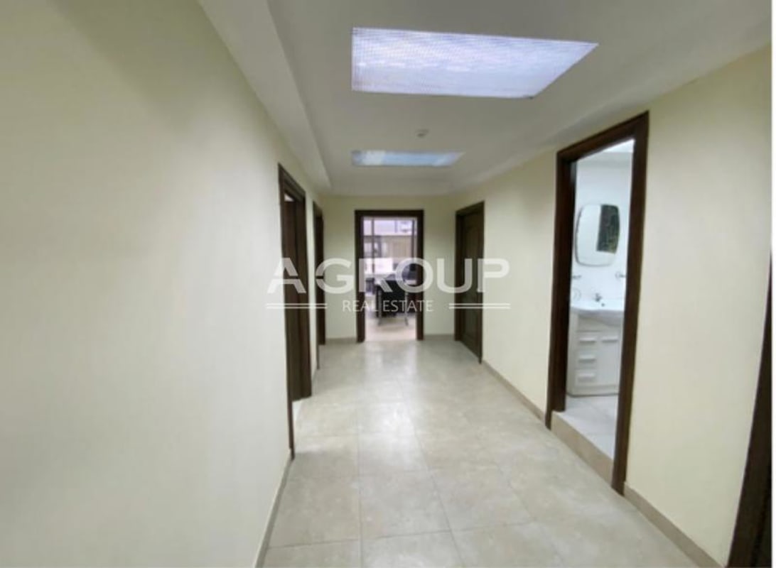Large open office and meeting space with ceiling lighting ph Vallarino Calle 50 Panama