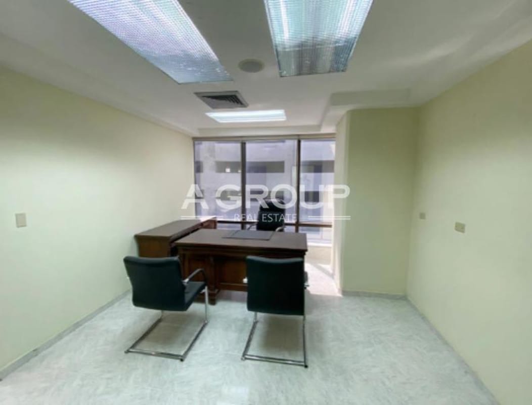 Private executive office space with large windows, porcelain tile in PH Vallarino Panama City