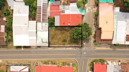 Corner vacant lot close to Pedasí town center, ideal for business development