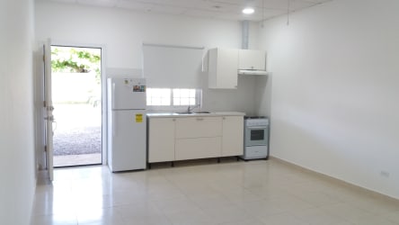 Bright open living area with tiled floors and ceiling fan in budget studio Río Hato Panama