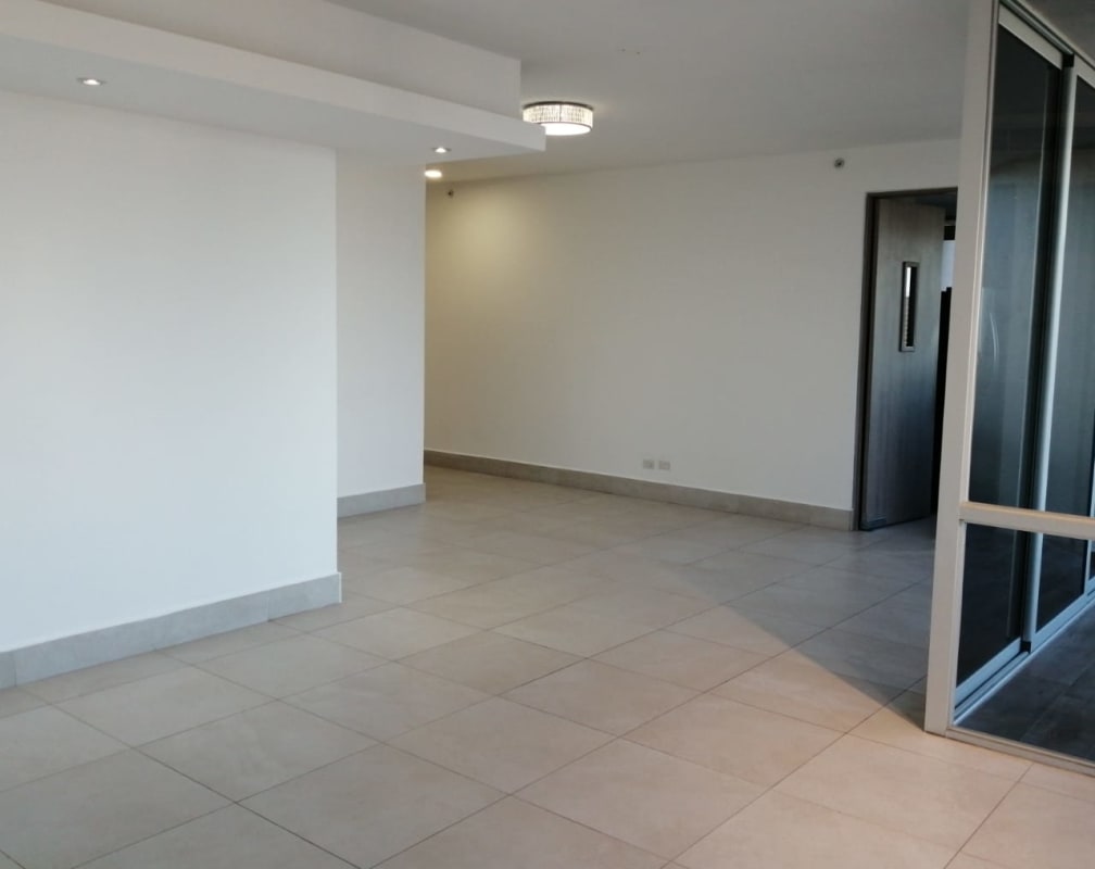 Rooftop social area infinity pool Sky Lounge city and skyline views PH Luxor 300 Panama