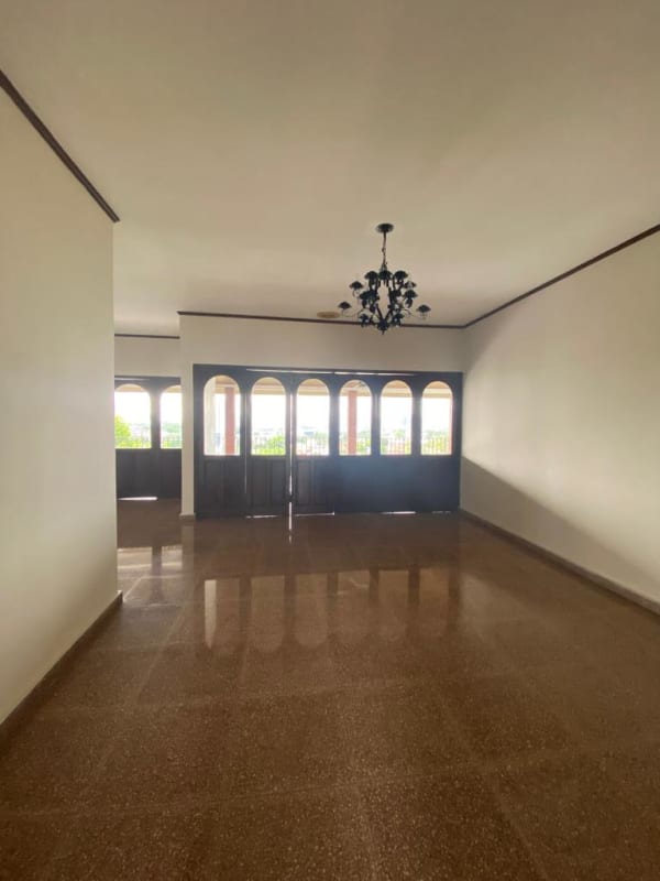 Large 6BR House in Betania El Avance with Pool & Garage