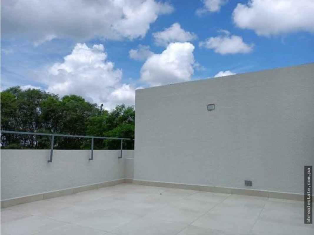 Large garden backyard with green lawn at PH Villasur Costa Sur Panama