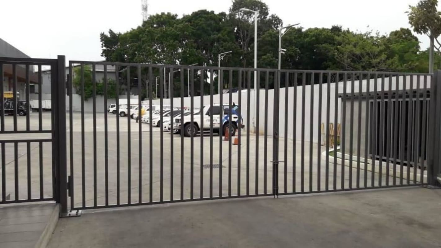 Metal gate and concrete exterior of industrial warehouse with parking in Juan Díaz Panama