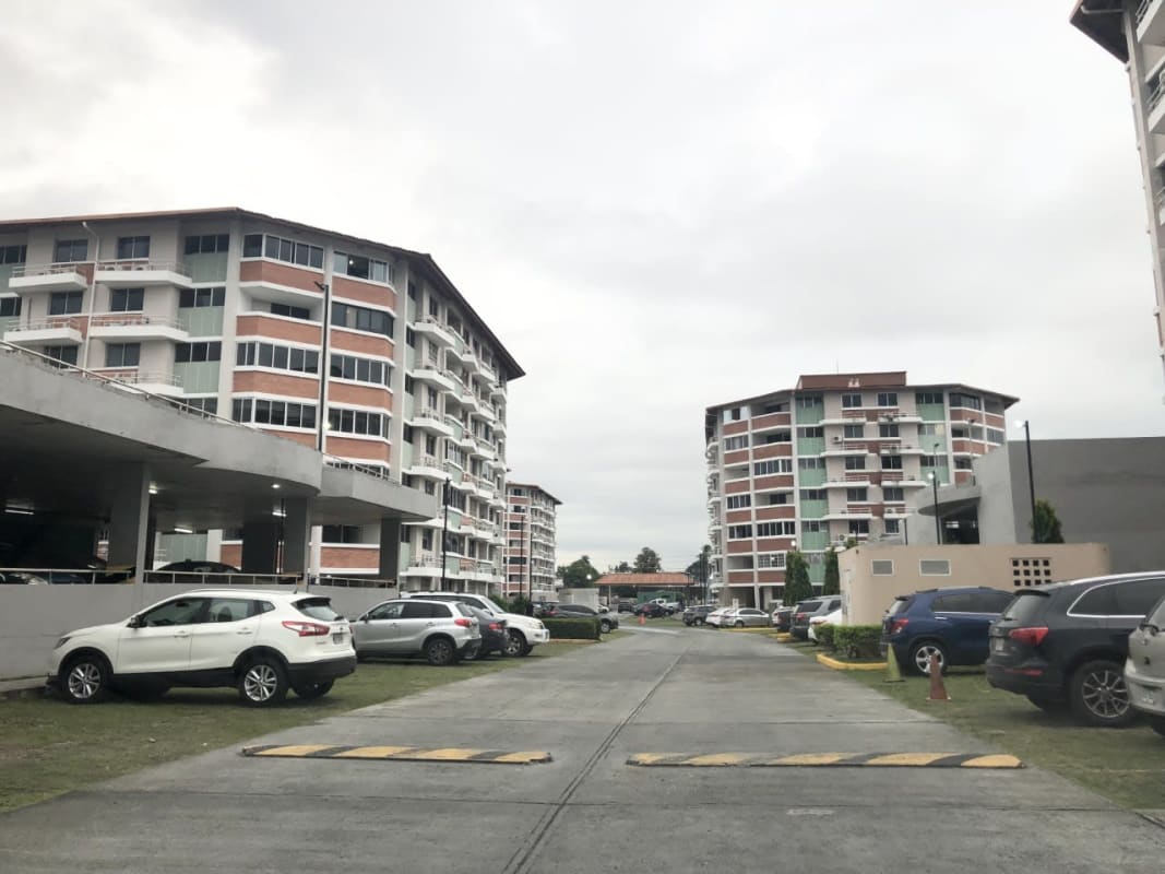 Apartment complex with parking lot Llano Bonito Panama City