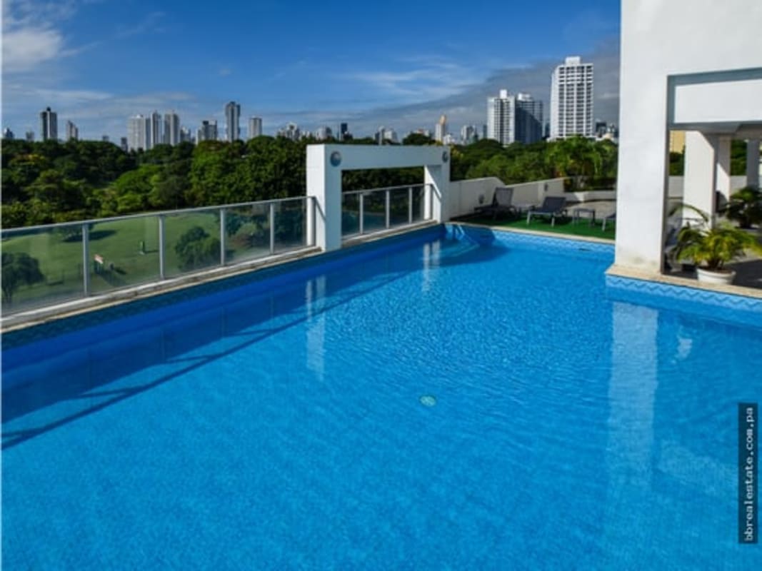 Infinity rooftop pool with jacuzzi overlooking Panama City in PH Residencias del Sol Carrasquilla