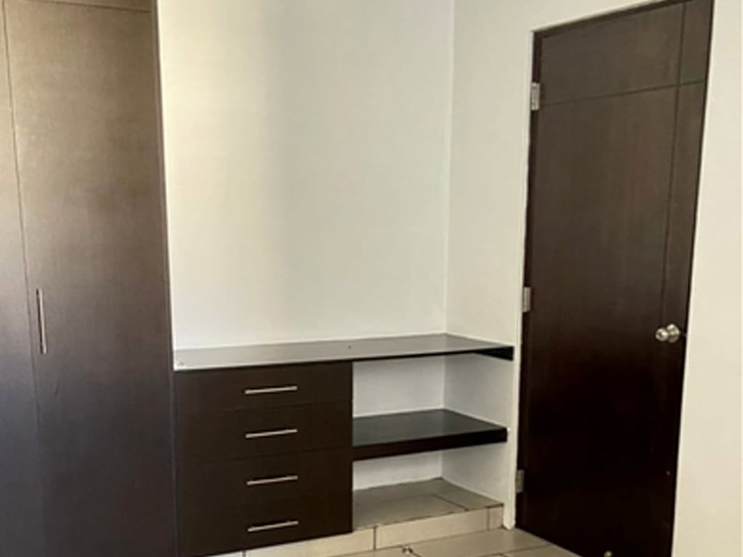 Bedroom with built-in storage minimalist decoration PH Pacific Coast San Francisco Panama