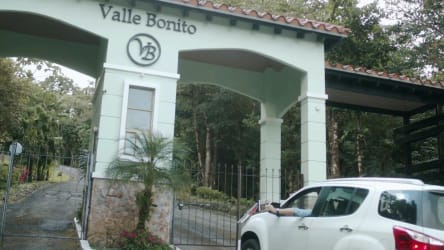 Main gate entrance with security and landscaping at Altos del María Valle Bonito