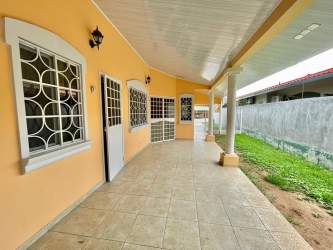 Large covered terrace with hammock space in house at Brisas Los Guayacanes Chitré